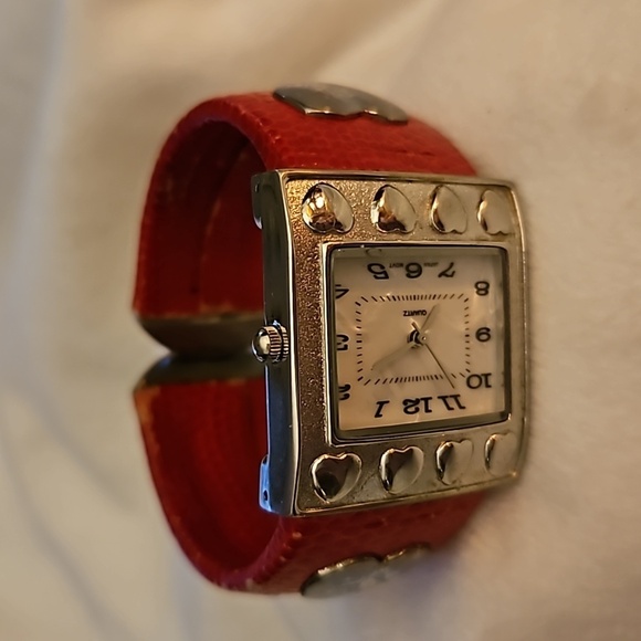 Vintage 1990s Heart Studded Red Leather Women's Bracelet Watch - Picture 2 of 6